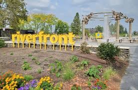 riverfront park sign and rotary fountain.